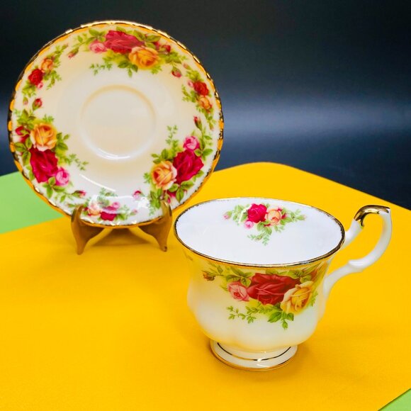 60s Royal Albert OLD COUNTRY ROSES Bone China Teacup Saucer Set Vintage Gift - Picture 2 of 12